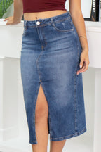 Maxi falda jean Raquel azul, detalle de la abertura – Shava Jeans